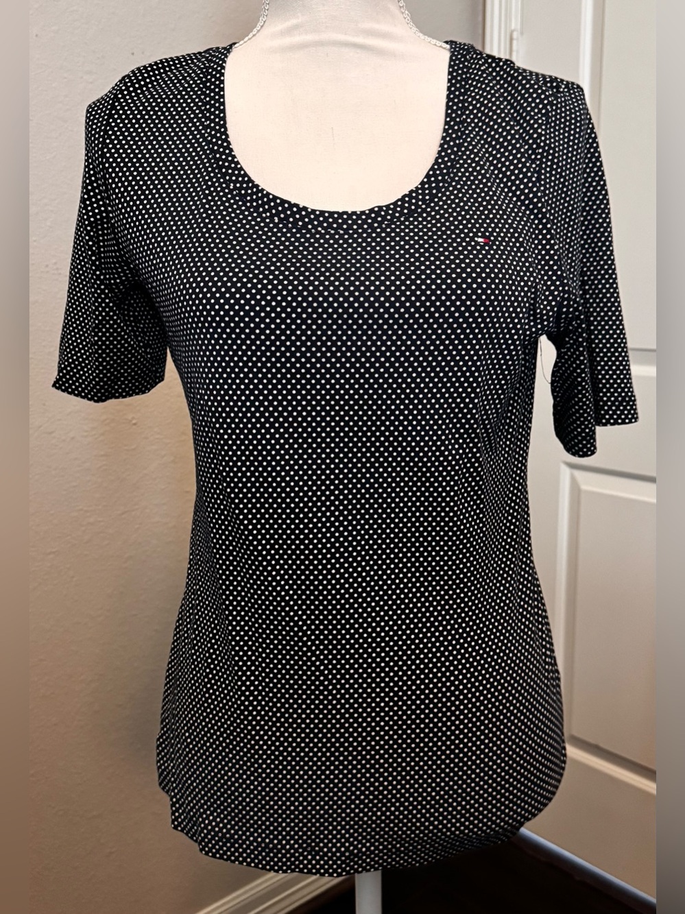 Tommy Hilfiger Women’s Black & White Polka Dot Scoop Neck Knit Top L/G